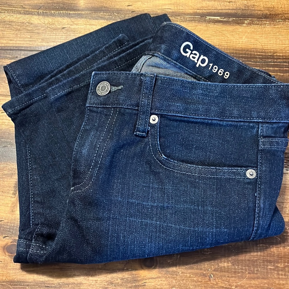 GAP straight leg jeans; dark wash; size 27 short; ⭐️NWOT⭐️